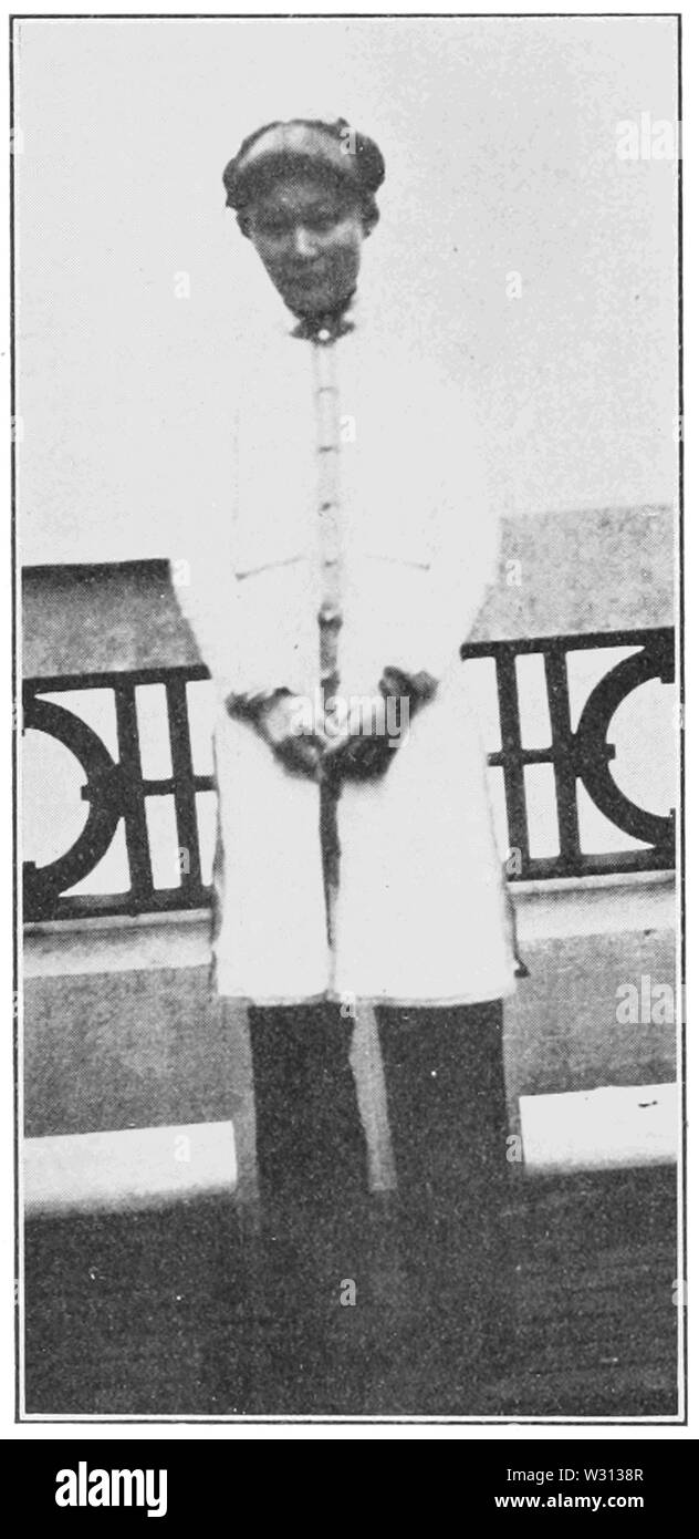 PSM V82 D014 une jeune chinoise dans la dentition de quarts à Ellis Island Banque D'Images