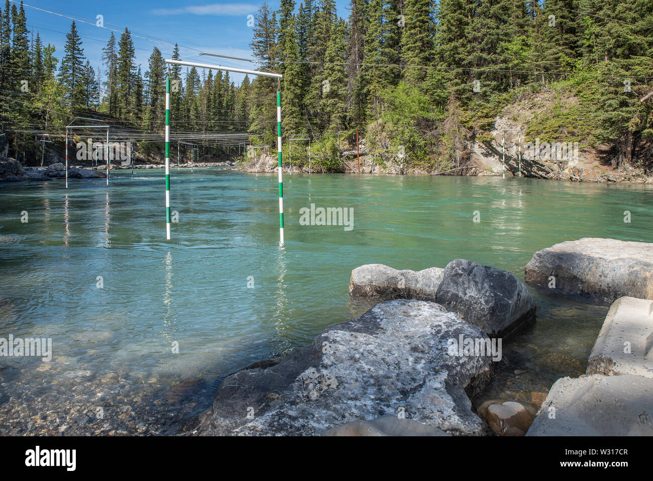 Course d'obstacles d'eau sur la rivière Kananaskis en Alberta, Canada Banque D'Images