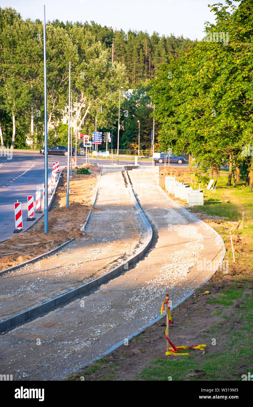 La construction d'une nouvelle piste cyclable avec trottoir, piste cyclable en construction Banque D'Images