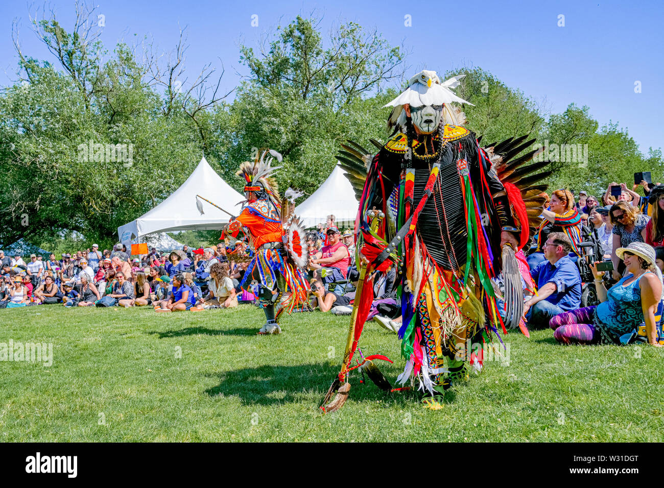 Danseurs pow wow à la célébration de la Journée nationale autochtone, Trout Lake, Vancouver, British Columbia, Canada Banque D'Images