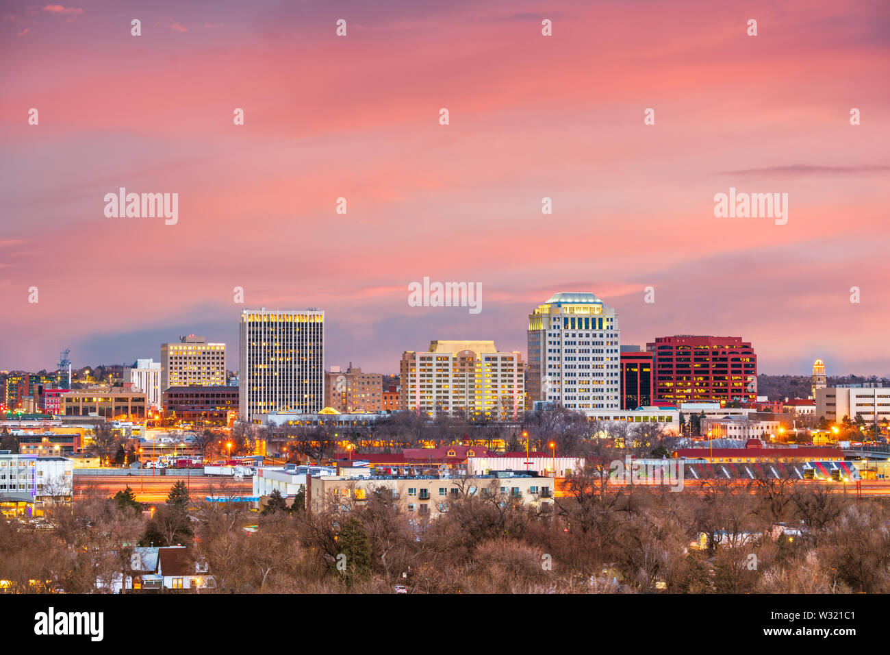 Colorado Springs, Colorado, États-Unis centre-ville city skyline at Dusk. Banque D'Images