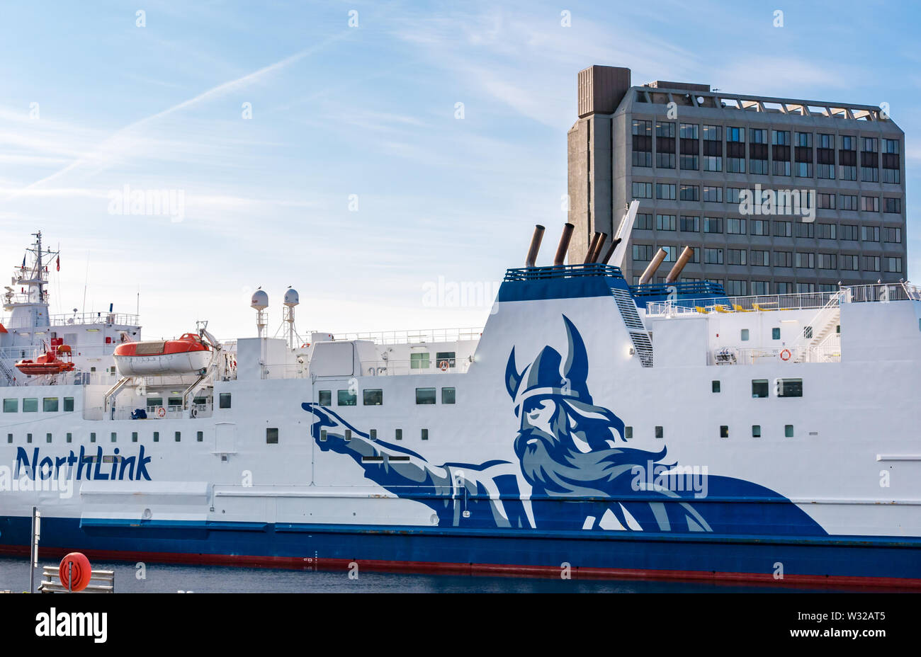 Ferry Northlink amarré dans le port d'Aberdeen avec logo Viking, Aberdeen, Écosse, Royaume-Uni Banque D'Images