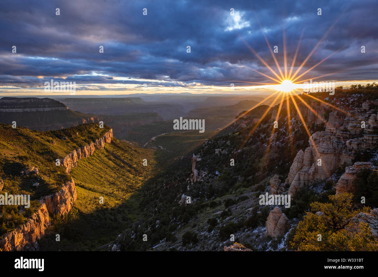 Coucher de soleil au point de criquets à North Rim du Grand Canyon National Park en Arizona, États-Unis d'Amérique Banque D'Images