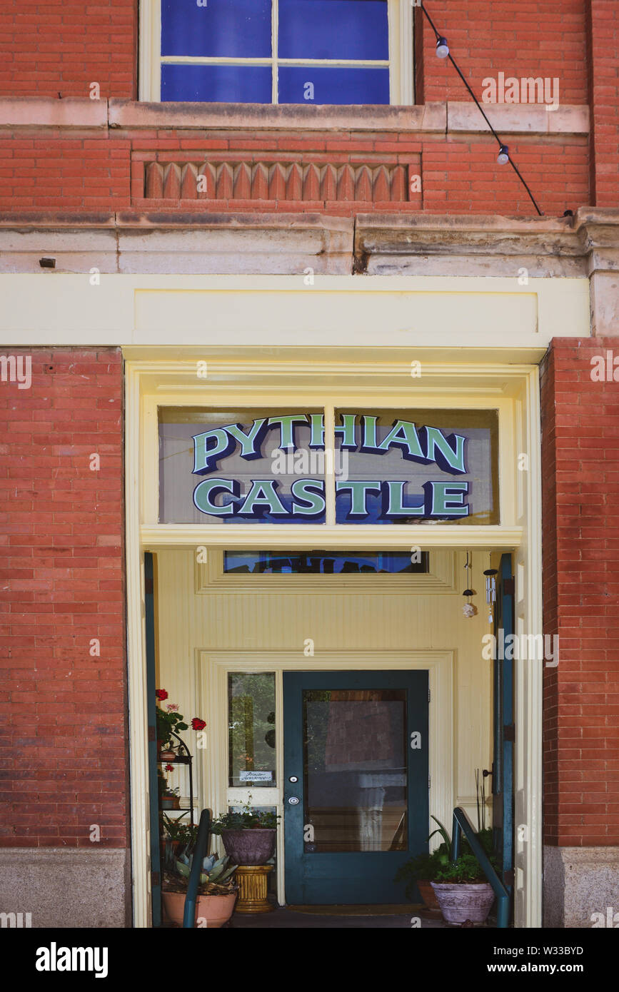 Entrée du château historique, une fois qu'une Pythie maison de réunion pour une société secrète, maintenant transformée en lofts/appartements à Bisbee, Arizona, USA Banque D'Images