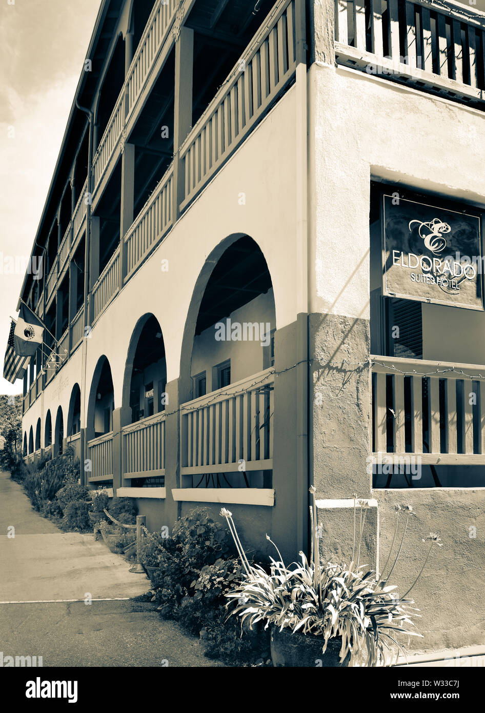 L'impressionnante de style espagnol, l'Eldorado Suites Hôtel à Bisbee, AZ, États-Unis d'Amérique, en noir et blanc Banque D'Images