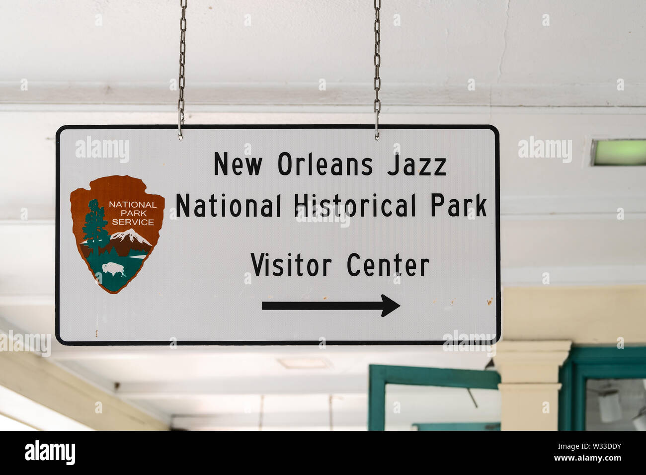 New Orleans, USA - 23 Avril 2018 : plaque de rue à New Orleans Jazz National Historic Park visitor centre en Louisiane célèbre ville Banque D'Images