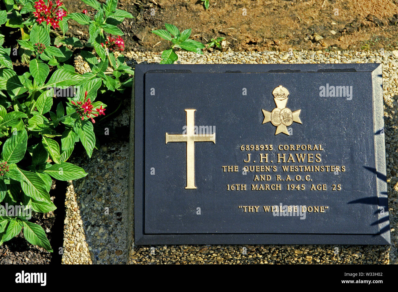Taukkyan, myanmar - 23 décembre 2001 : la pierre tombale d'un soldat britannique à taukkyan war memorial Banque D'Images