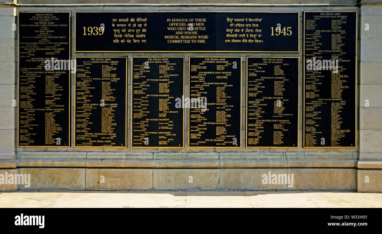 Taukkyan, myanmar - 23 décembre 2001 : inscirption des noms des soldats britanniques indiens à taukkyan war memorial Banque D'Images