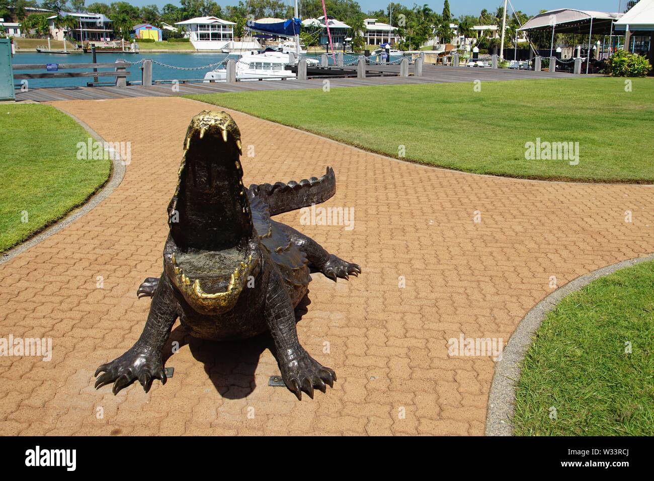 Sculpture Crocodile avec sa bouche grande ouverte Banque D'Images