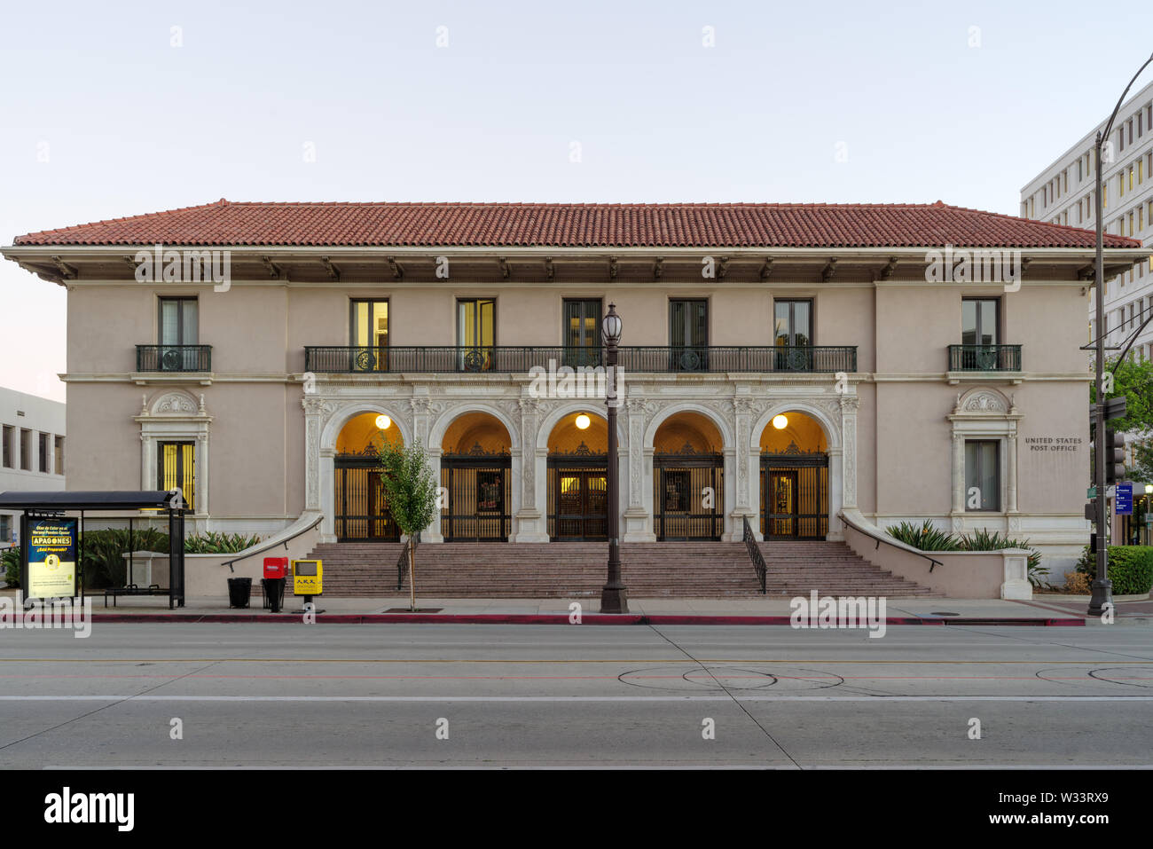 Image du bureau de poste des États-Unis sur Colorado Boulevard, ville de Pasadena, Californie du Sud. Banque D'Images