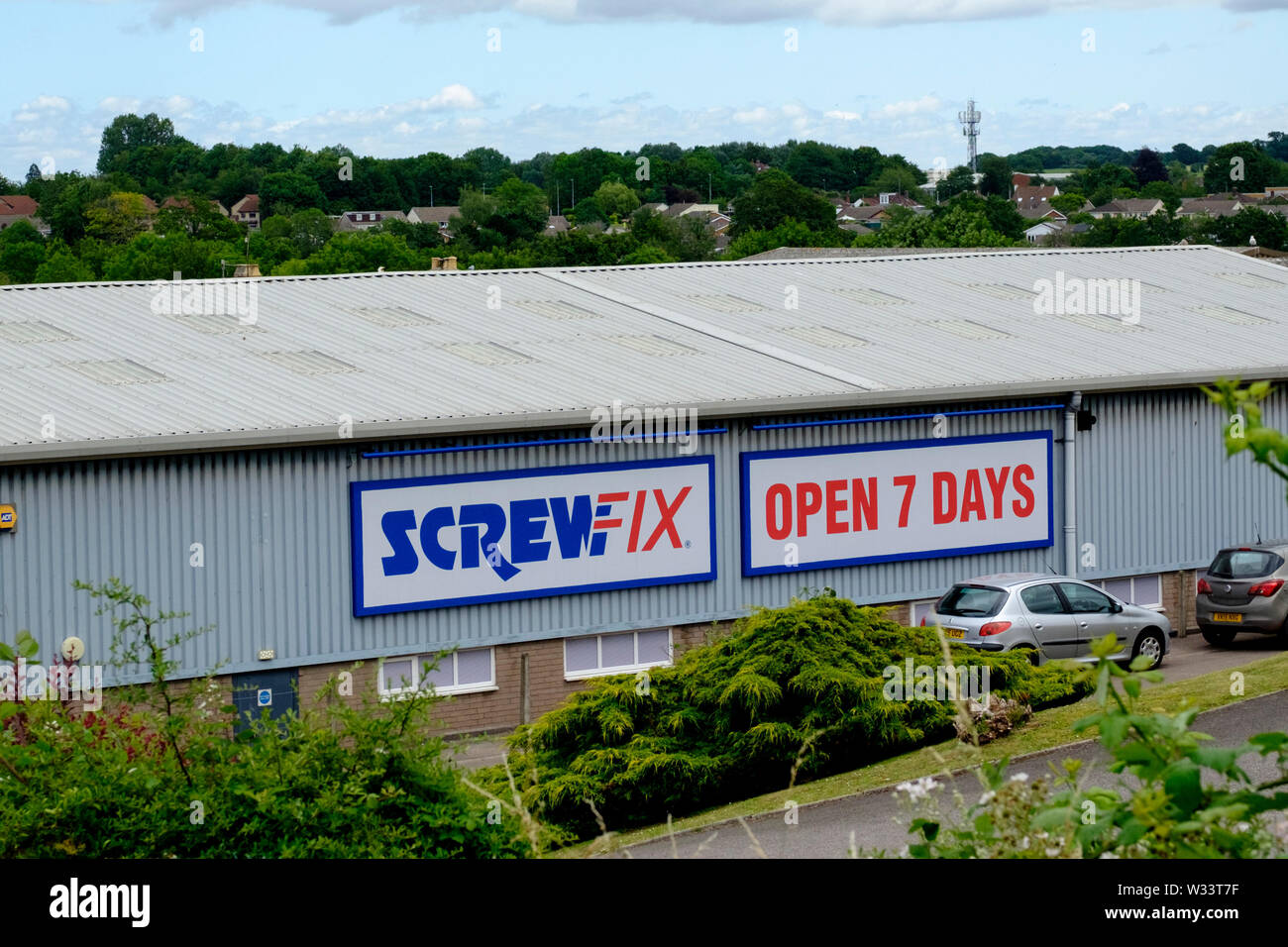 La boutique ou inChepstow screwfix depot est une petite ville à la fin de la vallée de la Wye Monmouthshire au Pays de Galles au Royaume-Uni. Banque D'Images