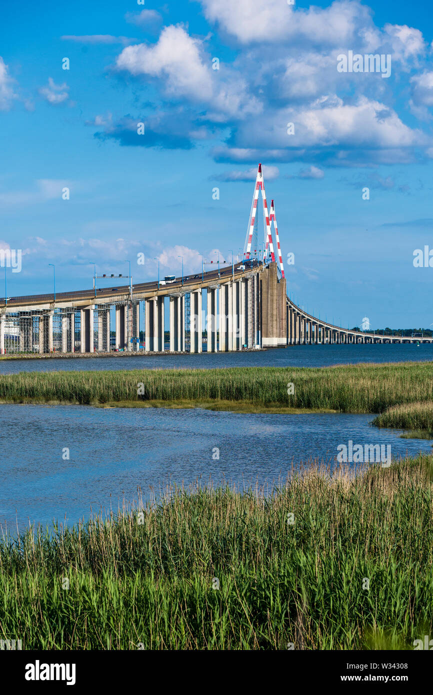 Le Pont de Saint-Nazaire est un pont à haubans enjambant le fleuve Loire et reliant Saint-Nazaire et Saint-brévin-les-Pins en France Banque D'Images