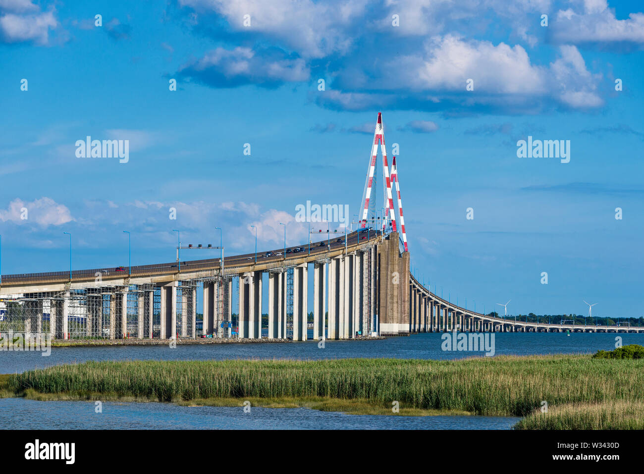 Le Pont de Saint-Nazaire est un pont à haubans enjambant le fleuve Loire et reliant Saint-Nazaire et Saint-brévin-les-Pins en France Banque D'Images