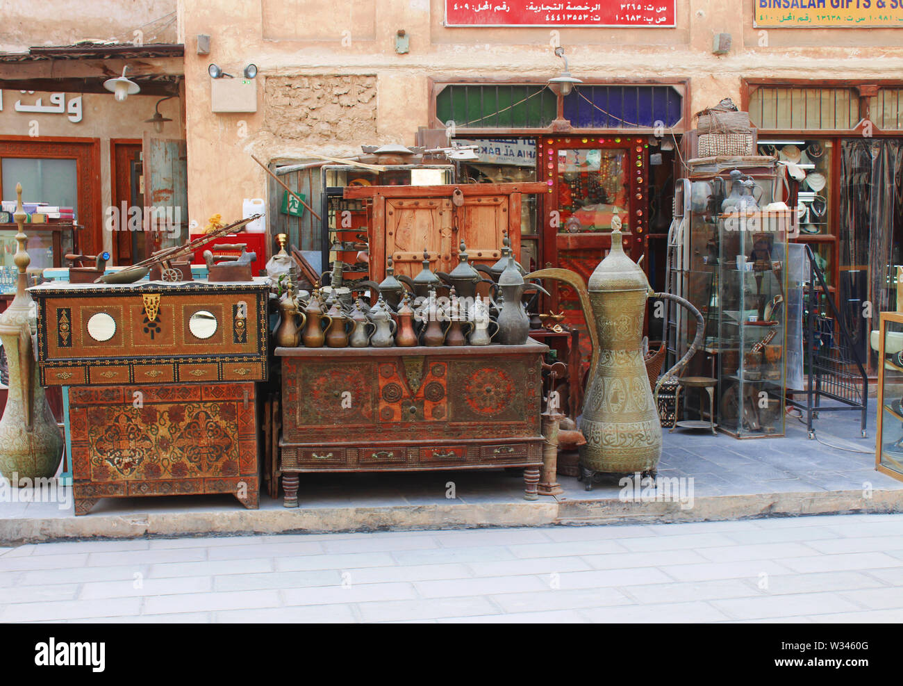 Boutique d'objets traditionnels de Souq Waqif , Doha Qatar. Banque D'Images