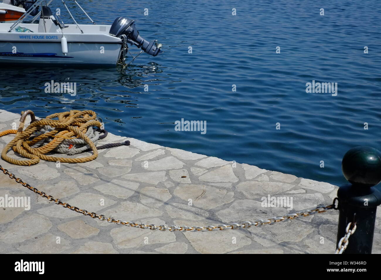 Kassiopi Corfou cette photographie a été prise à la pittoresque petit port. Ce port est le point central de ce village pittoresque. Banque D'Images