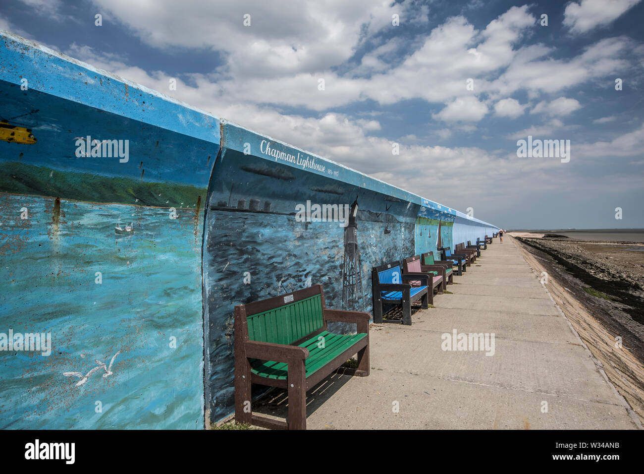 Plage face à Canvey Island dans la rivière Thames Estuary à quelques miles en amont de la mer, Essex, Angleterre, RU Banque D'Images