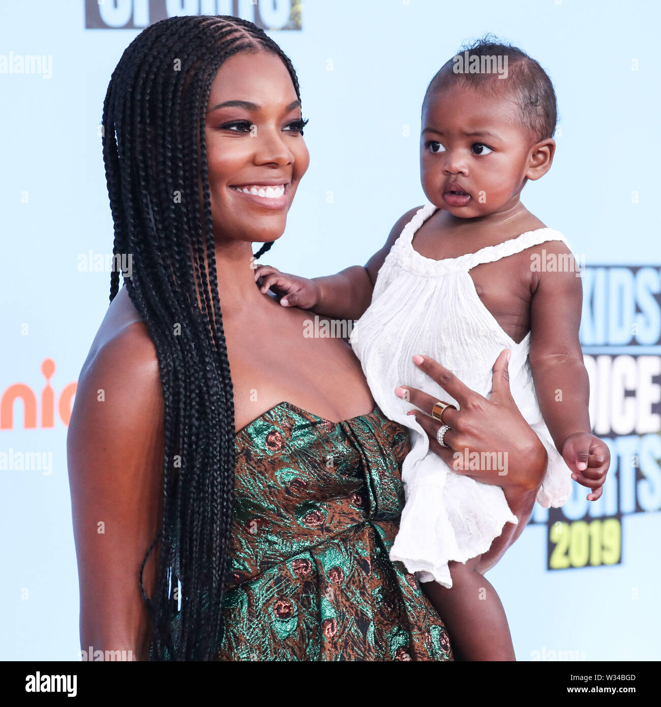 Santa Monica, États-Unis. 11 juillet, 2019. SANTA MONICA, LOS ANGELES, CALIFORNIE, USA - 11 juillet : L'actrice Gabrielle Union et sa fille Kaavia Union James Wade arriver au Nickelodeon Kids' Choice 2019 Sports tenue au Barker Hangar sur 11 Juillet 2019 à Santa Monica, Los Angeles, Californie, États-Unis. (Photo par Xavier Collin/Image Crédit : Agence de Presse) L'agence de presse Image/Alamy Live News Banque D'Images