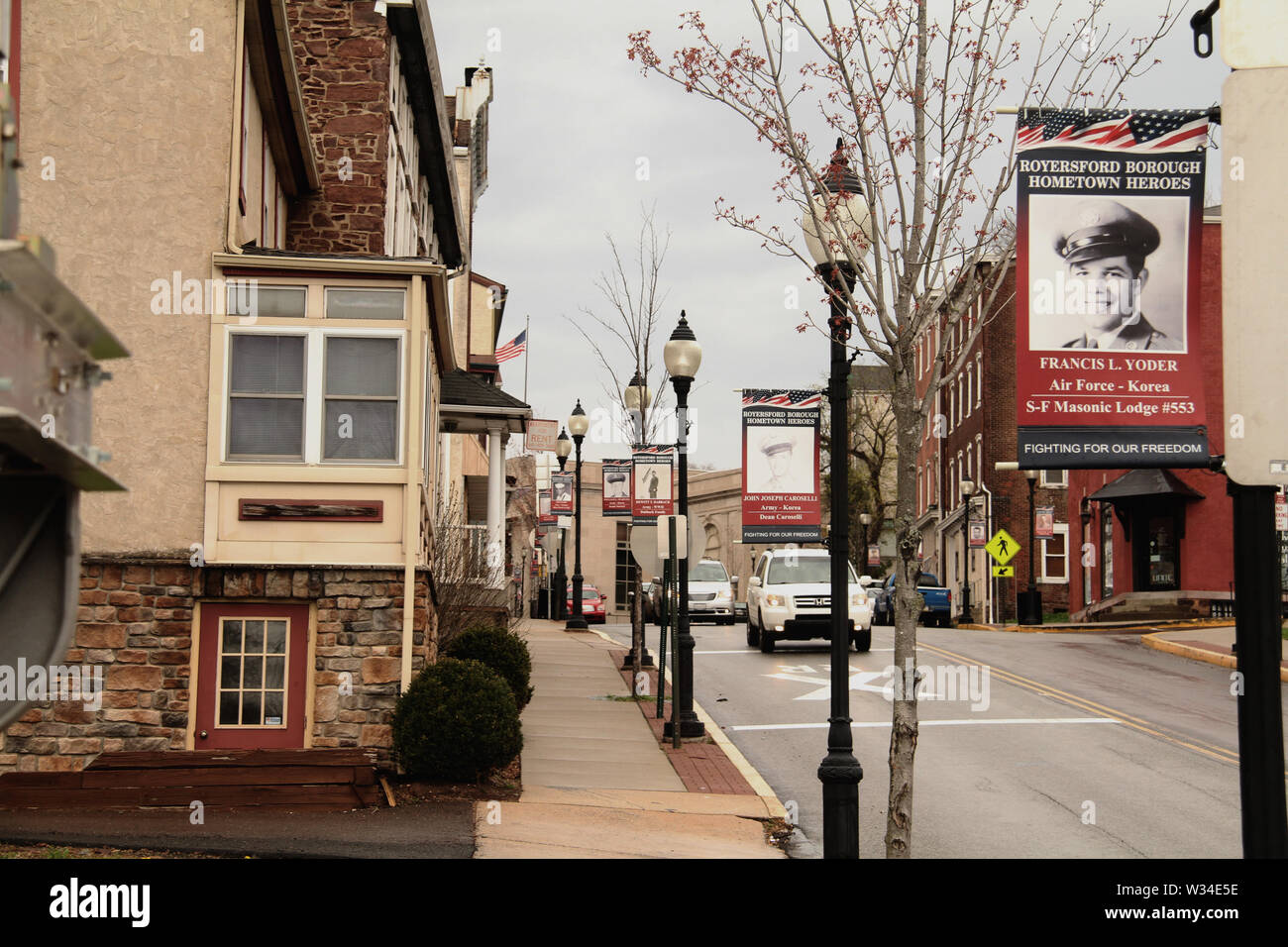 Héros des banderoles le long de la rue principale de Royersford, PA, USA Banque D'Images