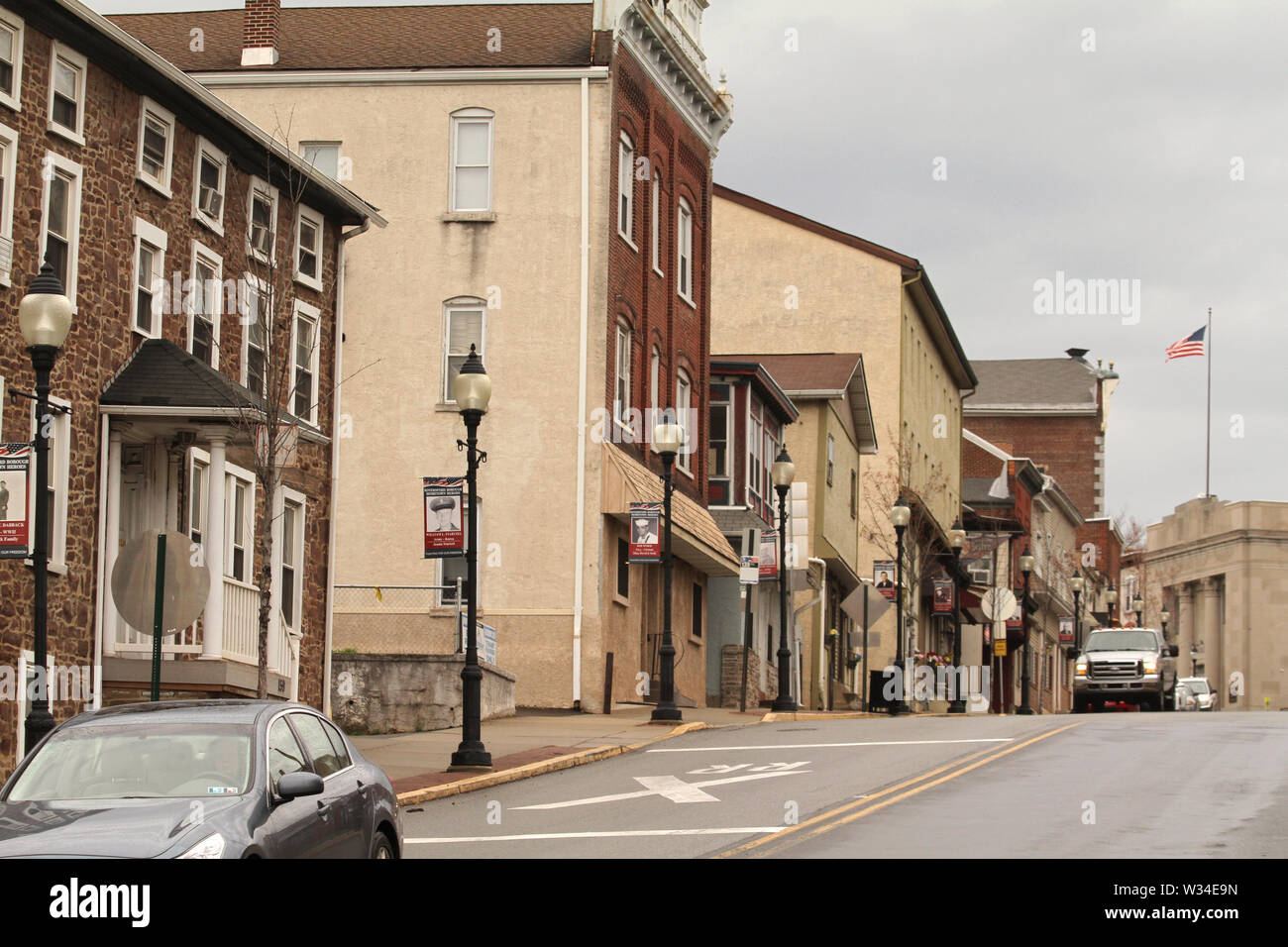 Héros des banderoles le long de la rue principale de Royersford, PA, USA Banque D'Images