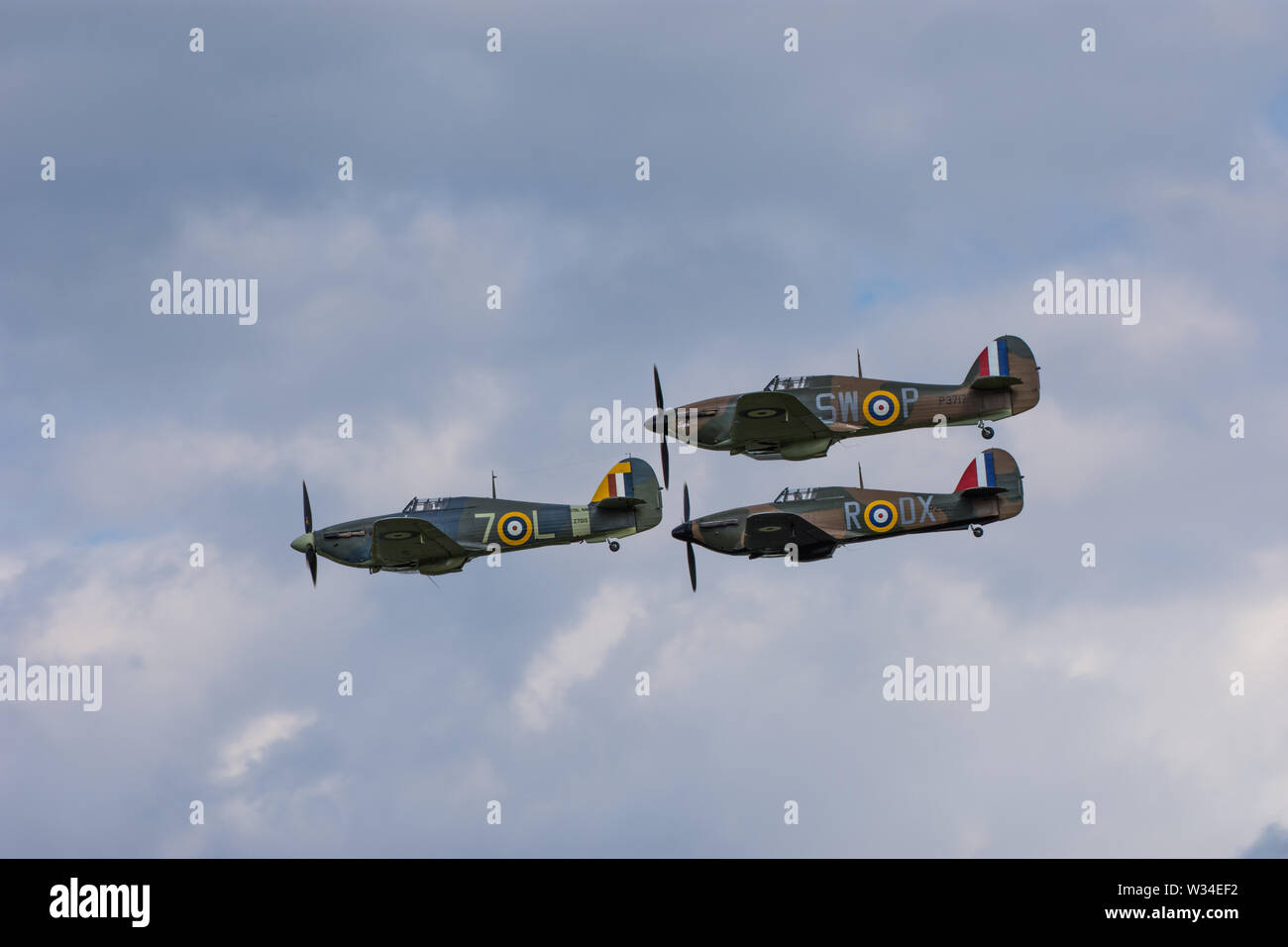 Hawker Hurricanes en formation Shuttleworth Collection Military Air Show le 2019 juillet Banque D'Images