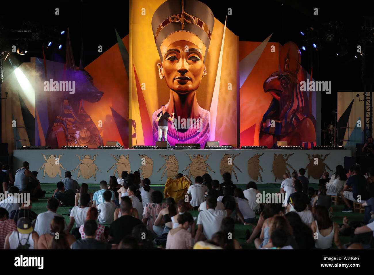 Lisbonne, Portugal. 11 juillet, 2019. Un stand-up comedy show est effectué pendant le NOS vivants festival de musique 2019 à Lisbonne, Portugal, le 11 juillet 2019. Le festival se déroulera du 11 juillet au 13 juillet. Crédit : Pedro Fiuza/Xinhua/Alamy Live News Banque D'Images
