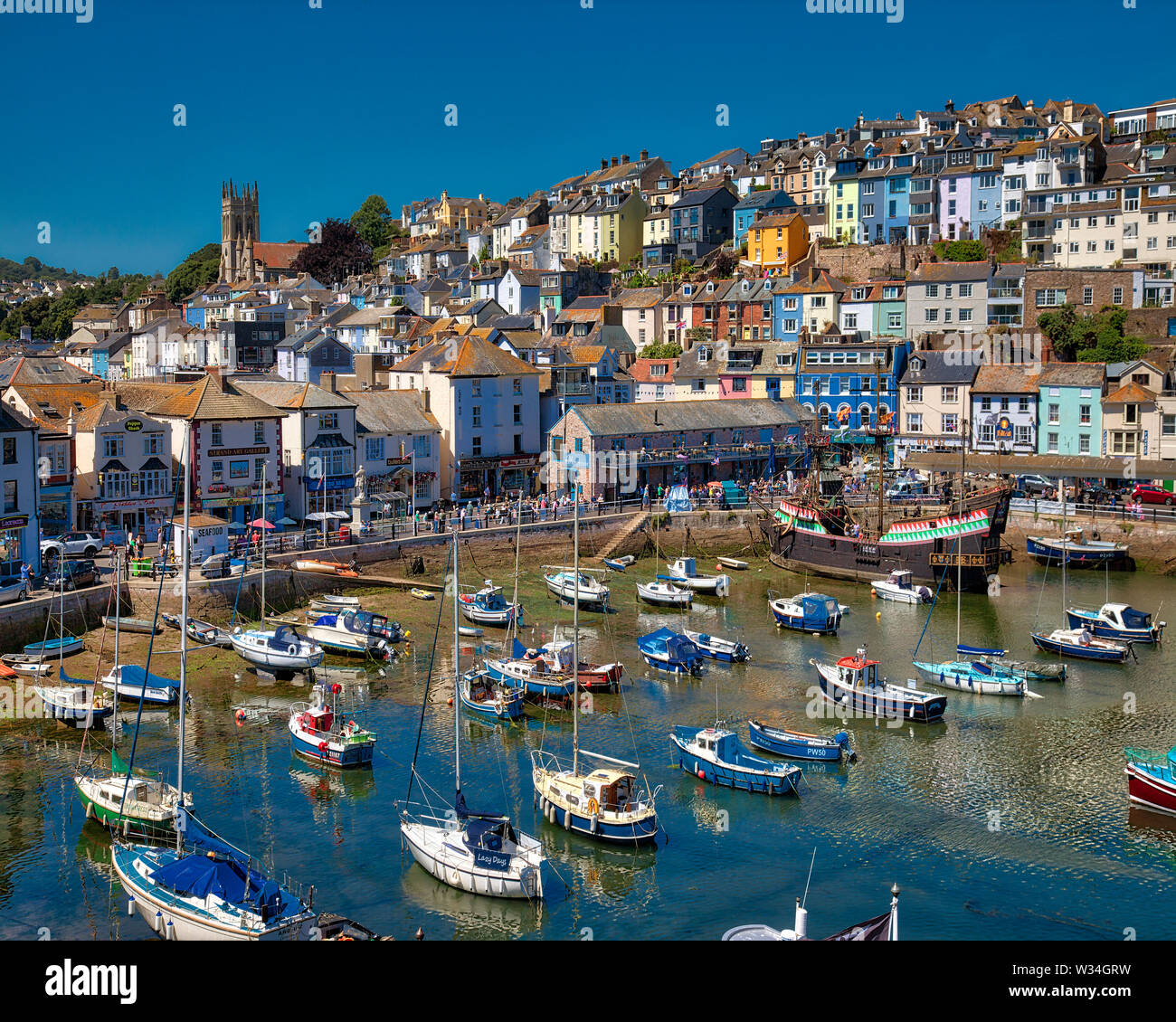 Fr - Brixham DEVON : village et animée du port (image HDR) Banque D'Images