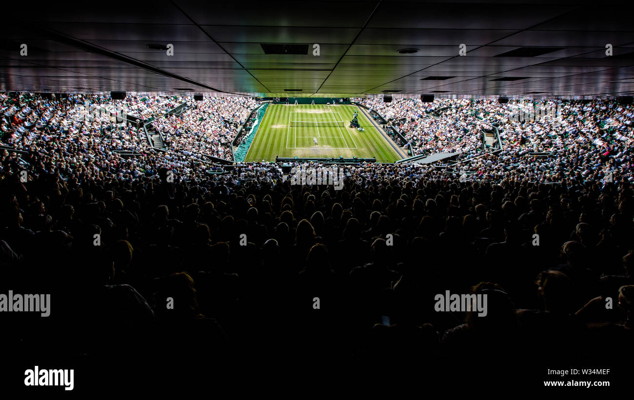 Londres, Royaume-Uni. 12 juillet, 2019. Vue générale du Centre Cour pendant les demi-finales hommes à jour 11 au tennis de Wimbledon 2019 au All England Lawn Tennis et croquet Club à Londres. Crédit : Frank Molter/Alamy Live News Banque D'Images