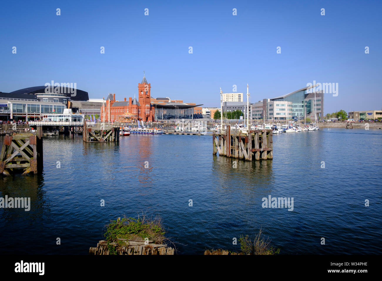 Bâtiment de l'Assemblée nationale galloise Le Senedd & Pier House Cardiff Bay Cardiff au Pays de Galles Banque D'Images