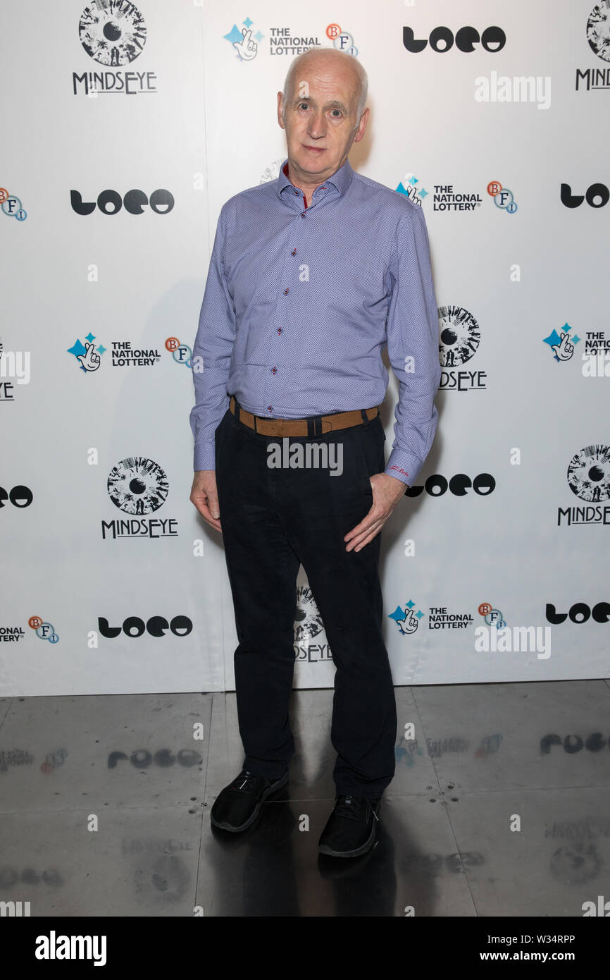 Terry Deary assiste à une Horrible Histories : Le Film - Rotten Romains Première au BFI Southbank en ouverture de la premiere nuit à Londres. Banque D'Images