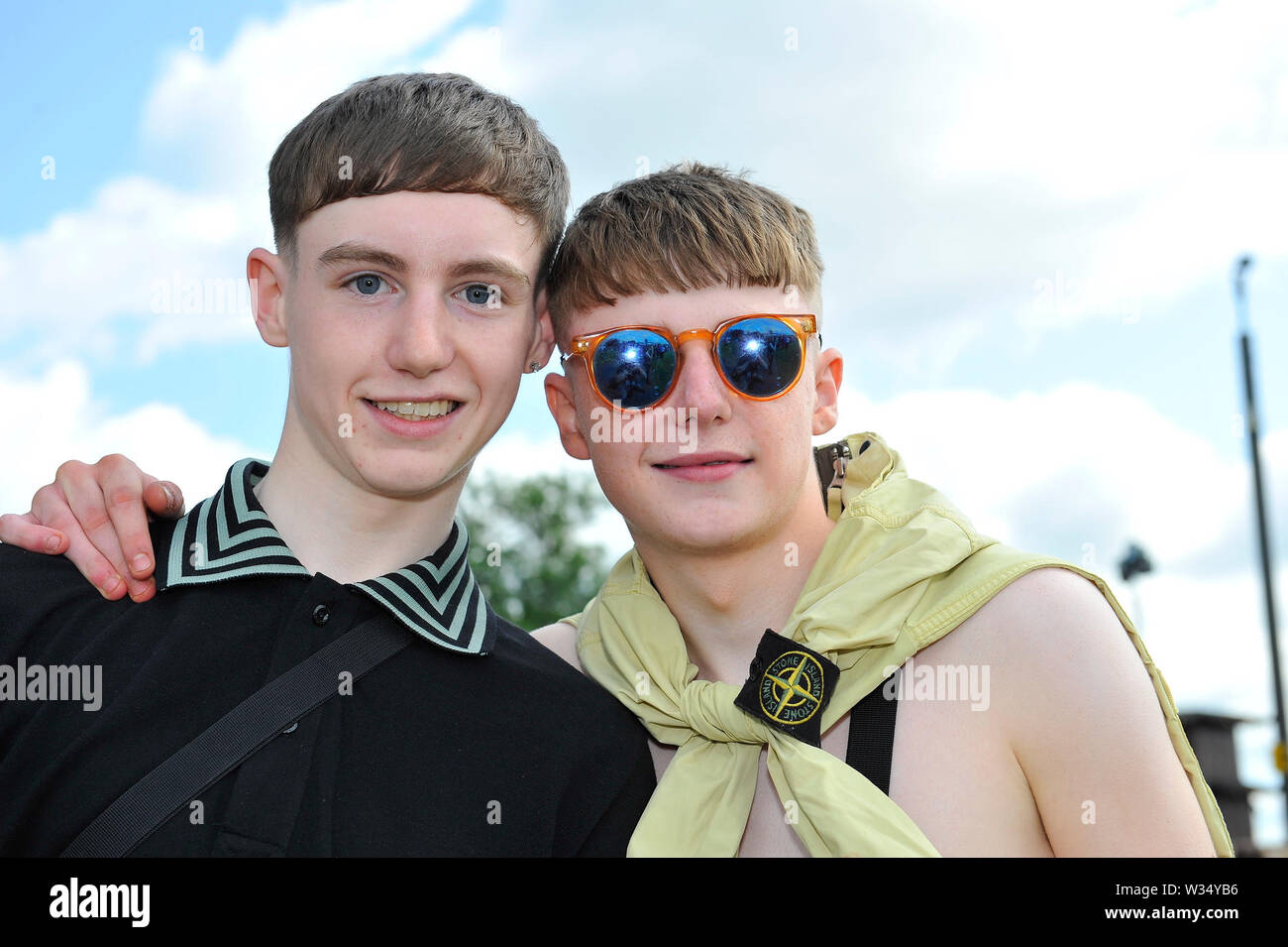 Glasgow, Royaume-Uni. 12 juillet, 2019. Festivaliers revel dans le chaud soleil d'été qui est la cuisson dans Glasgow. Scorcha ! Crédit : Colin Fisher/Alamy Live News Banque D'Images