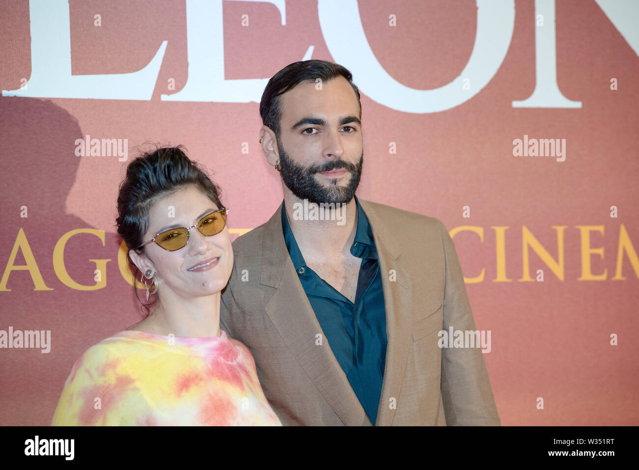 Des chanteurs italiens Marco Mengoni et Elisa participant à la photocall du Roi Lion à Rome Banque D'Images