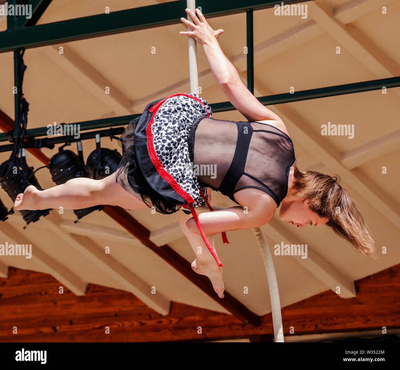 Jeune femme aux spectacles de cirque corde ; Quatrième de juillet événement ; cirque ; Salida Salida, Colorado, USA Banque D'Images