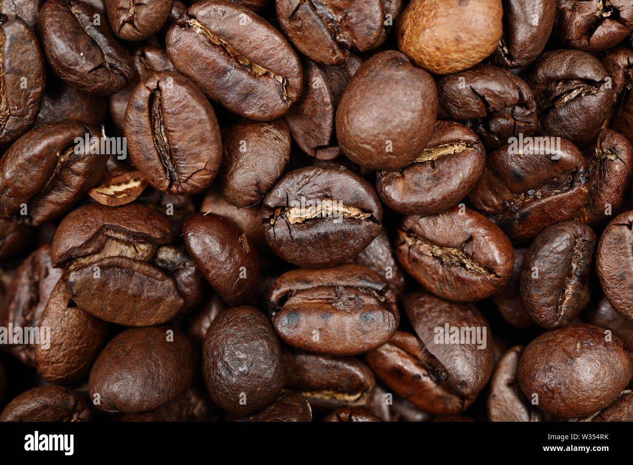 Café en grains texture background libre. Torréfaction foncée café en grains arabica libre. Banque D'Images