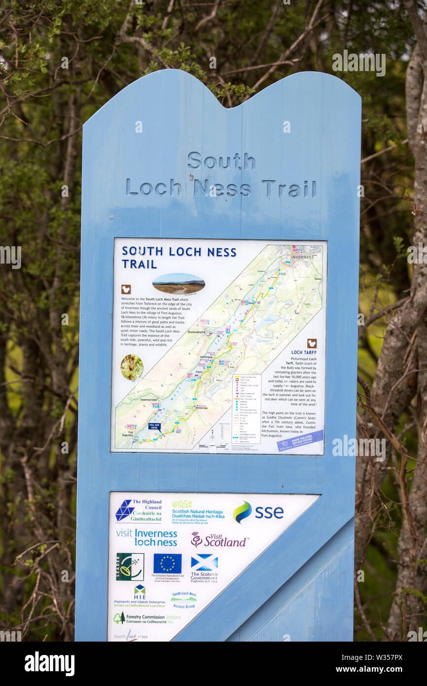Un signe pour le Sud Loch Ness Trail, Fort Augustus, Ecosse, Royaume-Uni. Banque D'Images