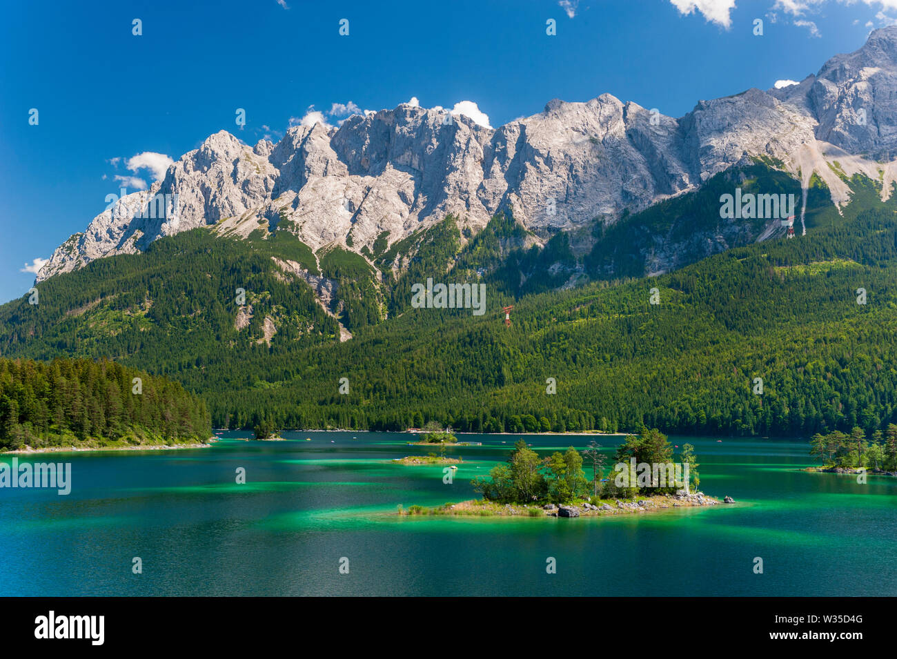 Eibsee lac à la montagne Zugspitze en Allemagne gamme Banque D'Images