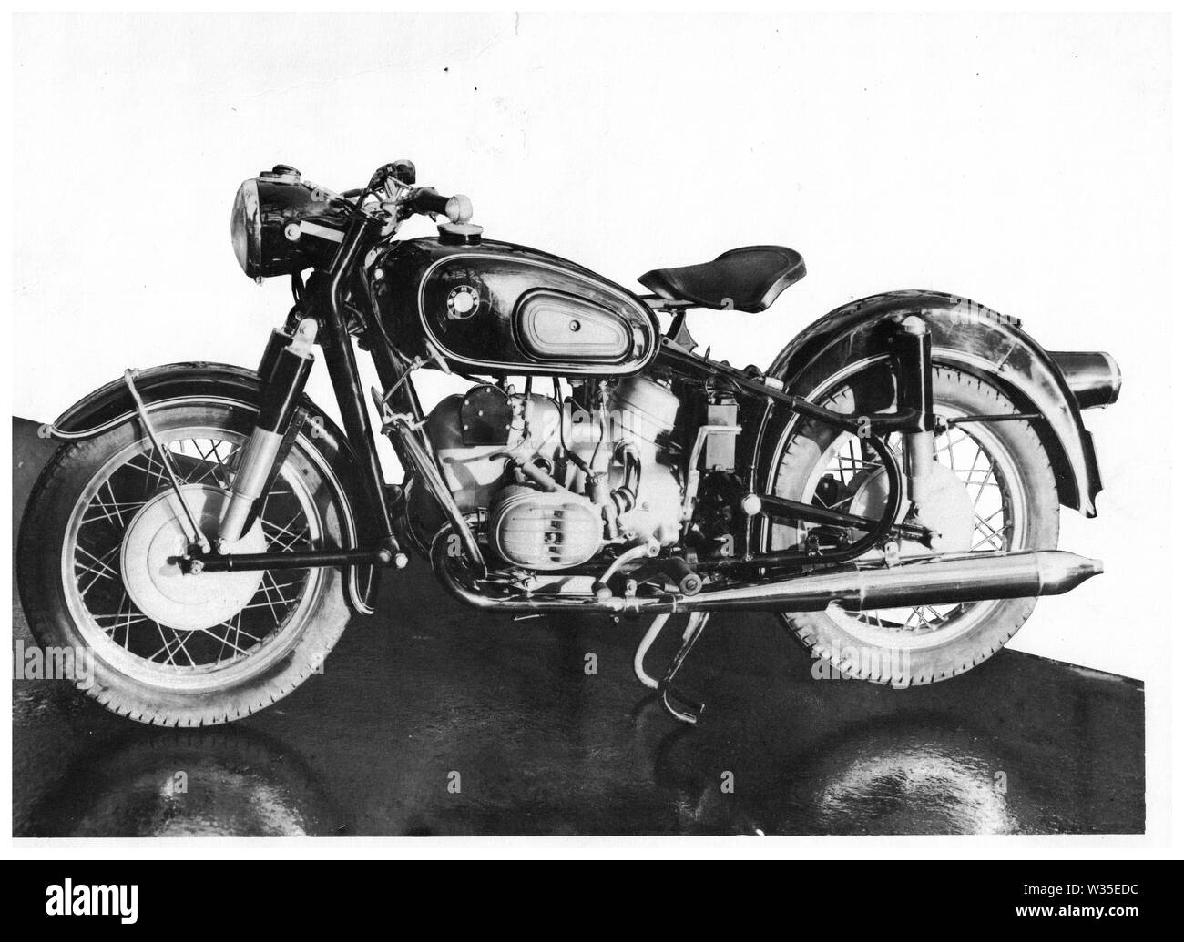 Moto, le modèle BMW 650cc. Photo utilisée par les formateurs lors des cours d'alphabétisation, Lyon, France Banque D'Images
