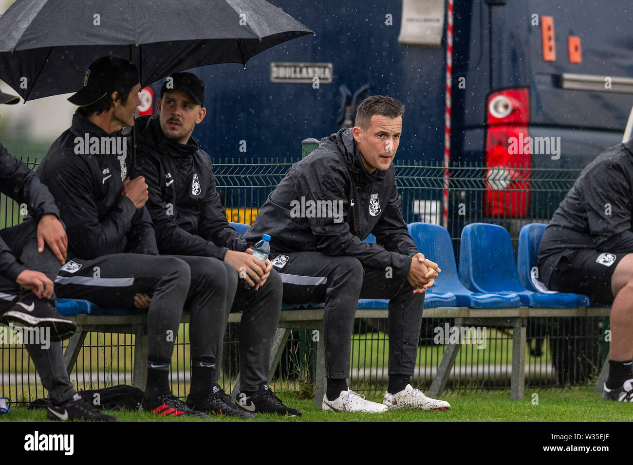 Opalenica, Pologne. 12 juillet, 2019. OPALENICA, 12-07-2019, l'Eredivisie néerlandaise de football, saison 2019/2020,, trainingcamp, friendly, Vitesse entraîneur assistant Oleg Yarovinsky pendant le match Pogon Szczecin - Vitesse 2-1 : Crédit Photos Pro/Alamy Live News Banque D'Images