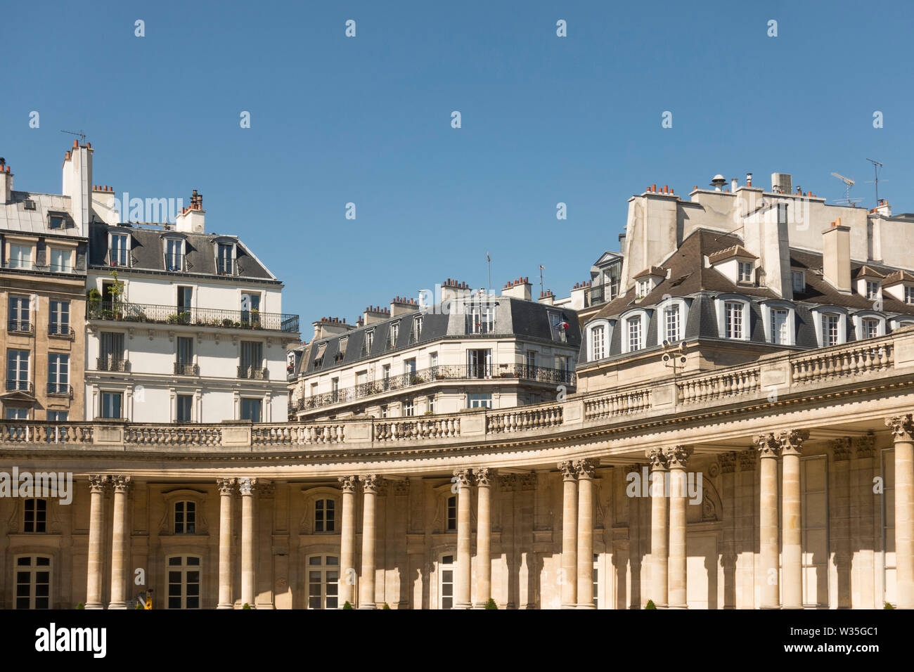 Immeubles parisiens vu de la Cour des Archives nationales, du Marais, à Paris. France, Europe Banque D'Images