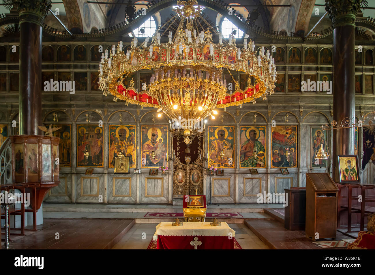Autel des icônes dans l'église St Nicholas, Karlovo, Bulgarie Banque D'Images