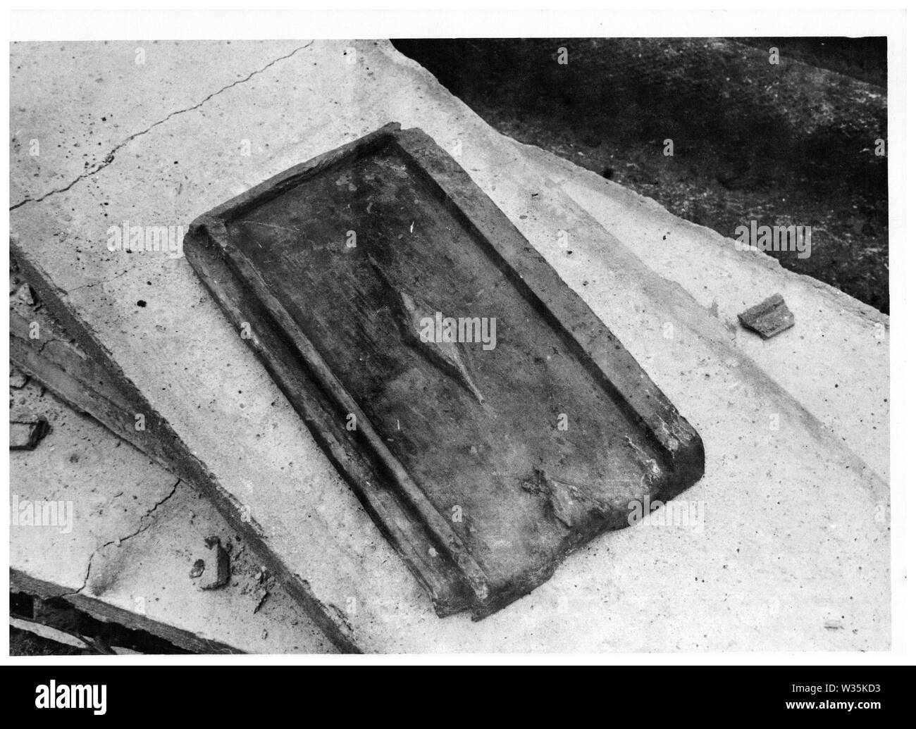 Tuile de toit. Photo utilisée par les formateurs lors des cours d'alphabétisation, Lyon, France Banque D'Images