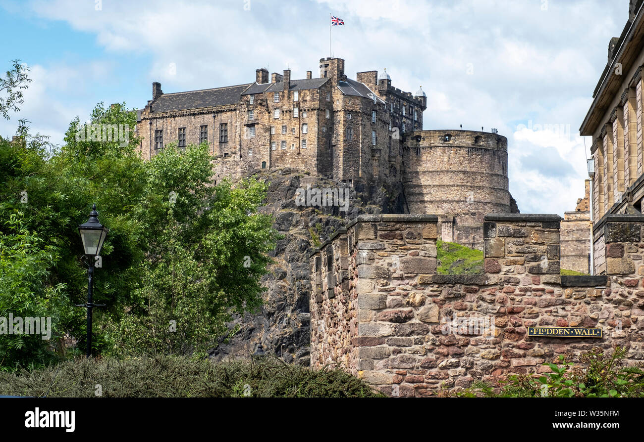 Mur de Flodden et château d'Edimbourg au coeur de la vieille ville d'Édimbourg. Banque D'Images