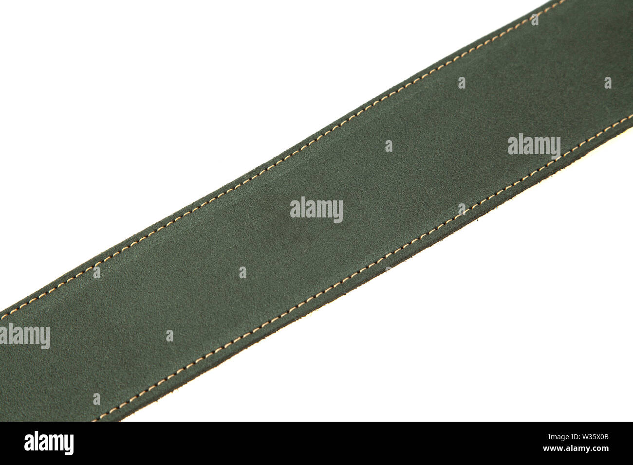 Bandoulière en cuir Olive pour un fusil isolé sur fond blanc Banque D'Images