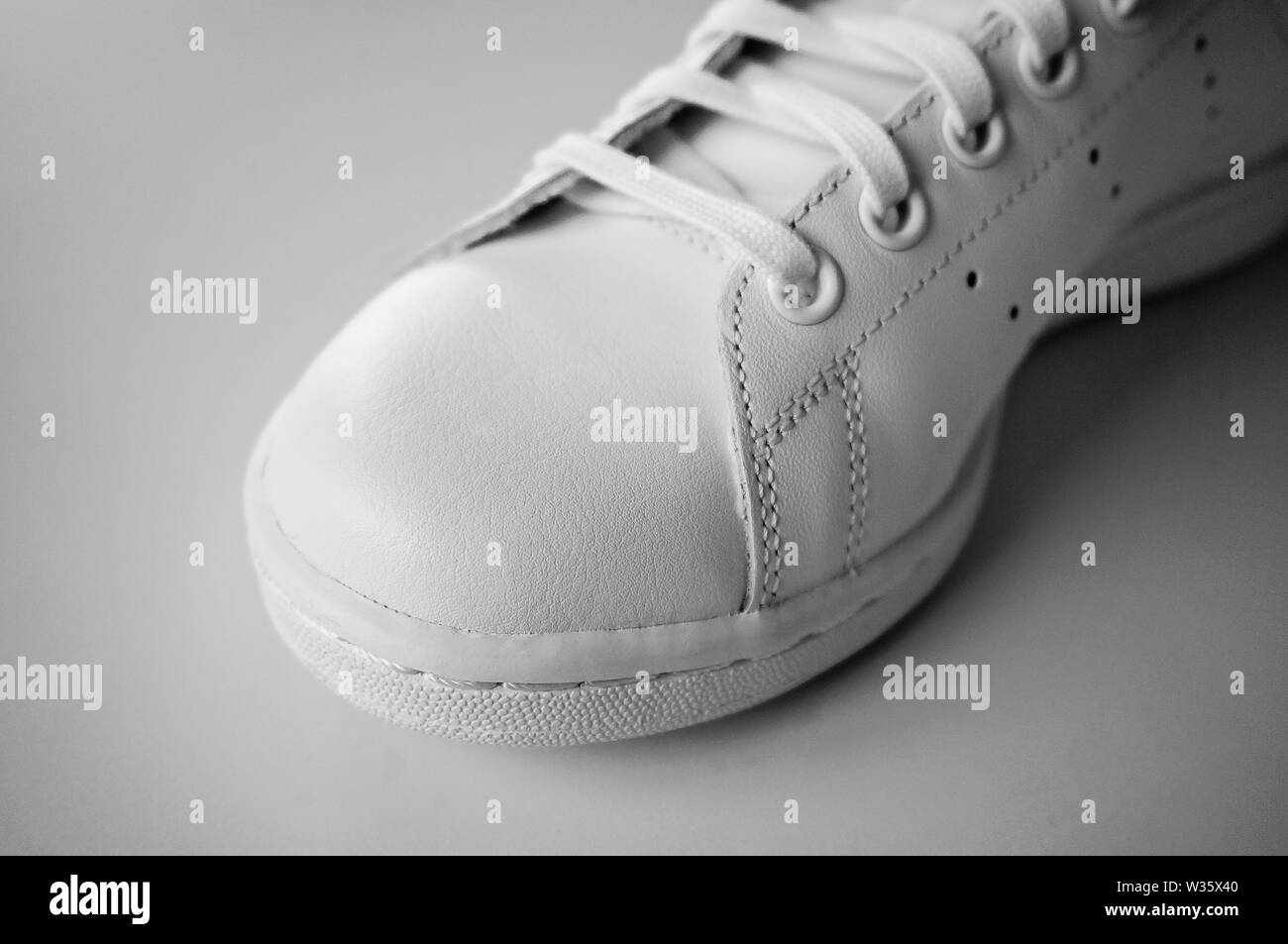 Détail de chaussures de sport blanc close up Banque D'Images