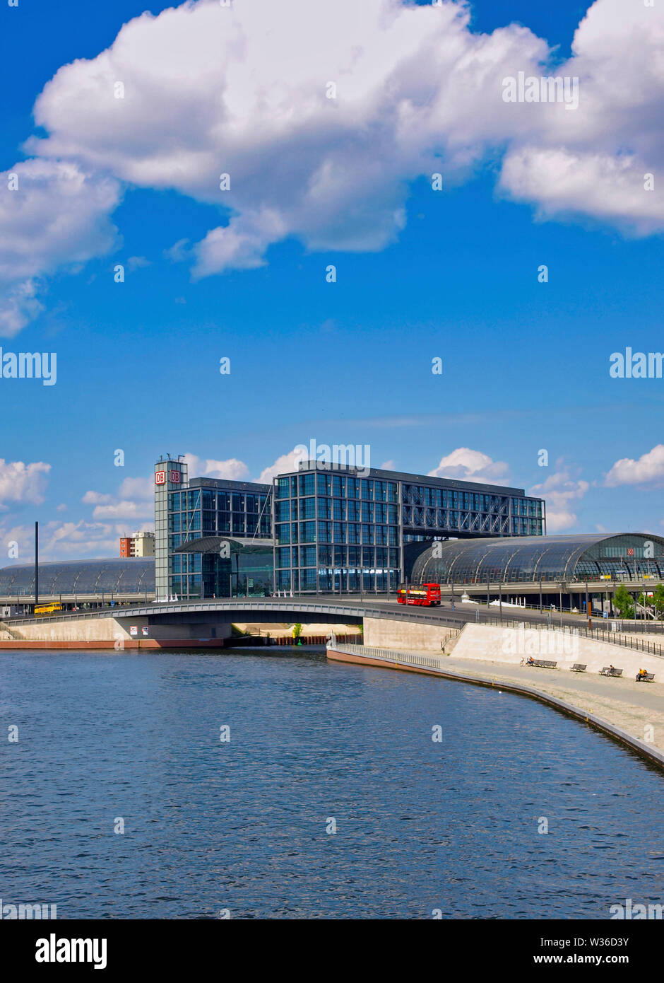 La gare centrale de Berlin, Lehrter Bahnhof sur la Spree, quartier du gouvernement, Berlin, Germany, Europe Banque D'Images