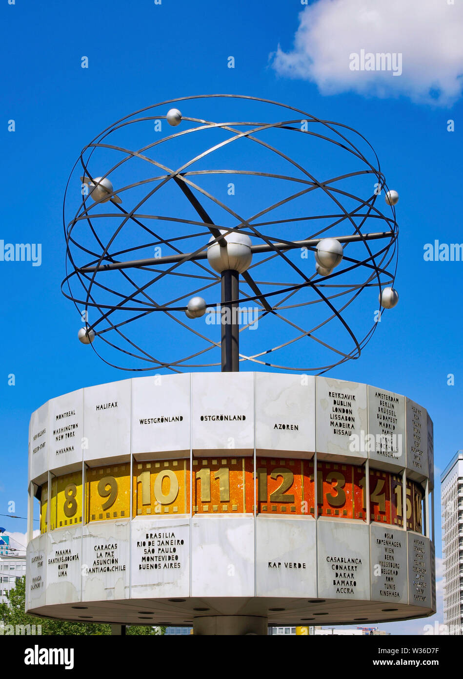 L'Horloge universelle Urania, Alexanderplatz, Berlin-Mitte, Berlin, Germany, Europe Banque D'Images