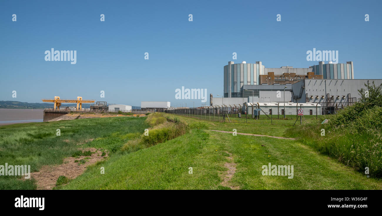 Le pont de centrales nucléaires Magnox. Aujourd'hui désaffecté l'un des plus anciens réacteurs nucléaires dans le monde. Le pont sur la Severn, South Gloucestershire, Royaume-Uni Banque D'Images