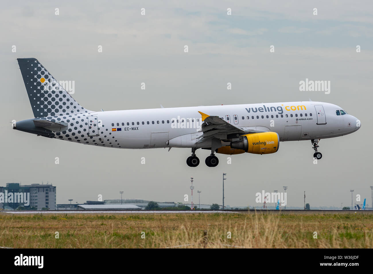EC-MAX, le 11 juillet 2019, l'Airbus A320-214-4478 l'atterrissage à l'aéroport de Paris Charles de Gaulle à la fin de Vol Vueling vy2852 à partir de Palma de Majorque Banque D'Images