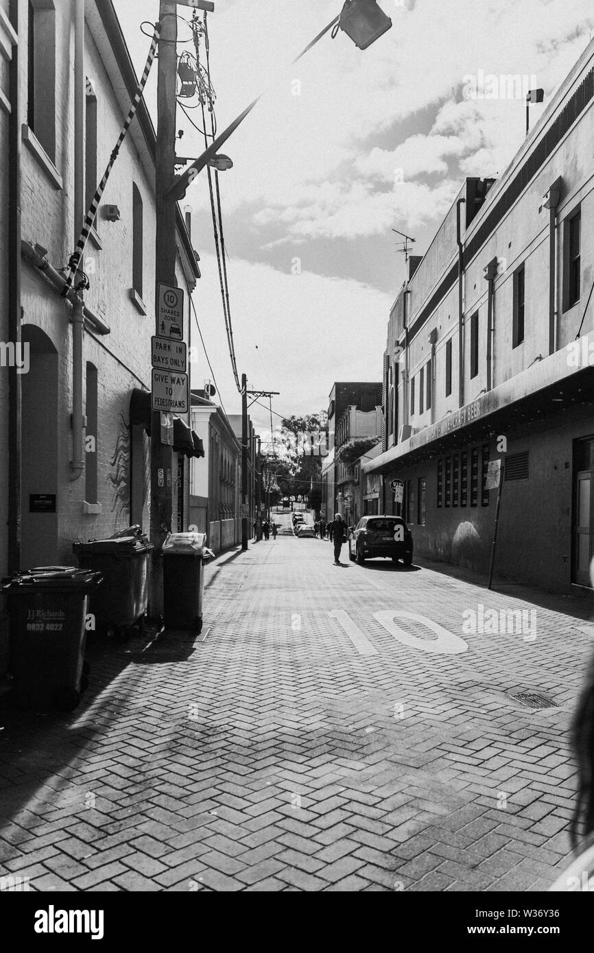 Sydney, Nouvelle-Galles du Sud, Australie - 23 juin 2018 : dans une rue calme à côté de Newtown street. Banque D'Images