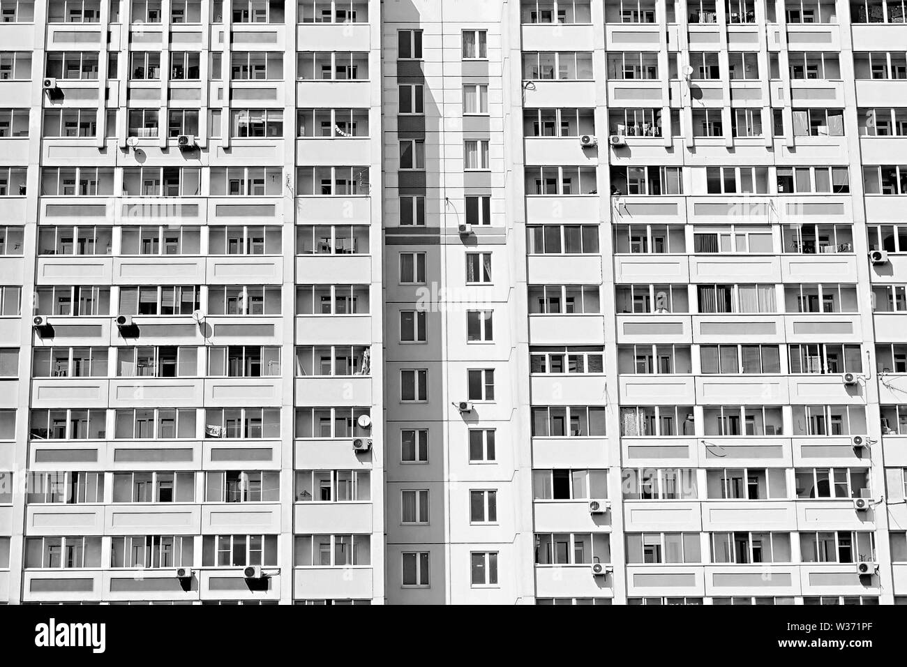 Un nouveau bâtiment résidentiel de plusieurs étages à l'arrière-plan Banque D'Images