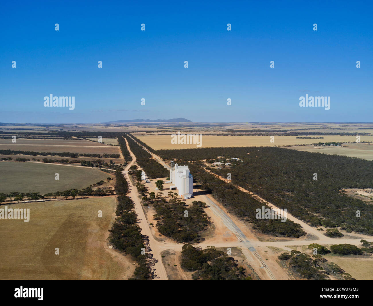Vue aérienne de silos à grains sur ligne de chemin de fer à l'Australie du Sud de la péninsule d'Eyre, Waddykee Banque D'Images